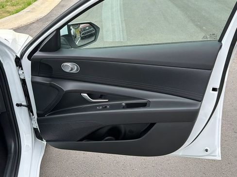 New 2026 Hyundai Elantra SE FWD image 15