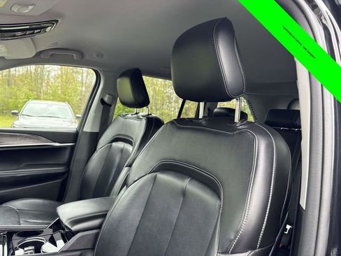 Used 2023 Jeep Grand Cherokee Limited w/ Black Appearance Package AWD/4WD image 6