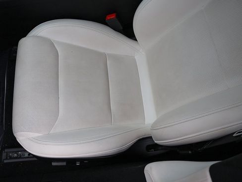 Used 2022 Tesla Model S image 32