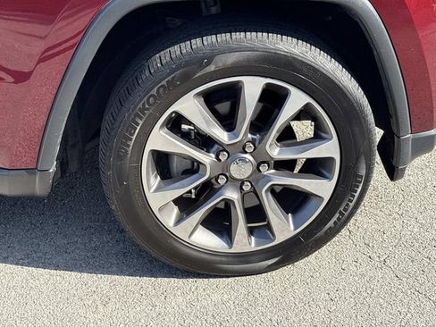 Used 2018 Jeep Grand Cherokee Limited w/ Luxury Group II AWD/4WD image 9