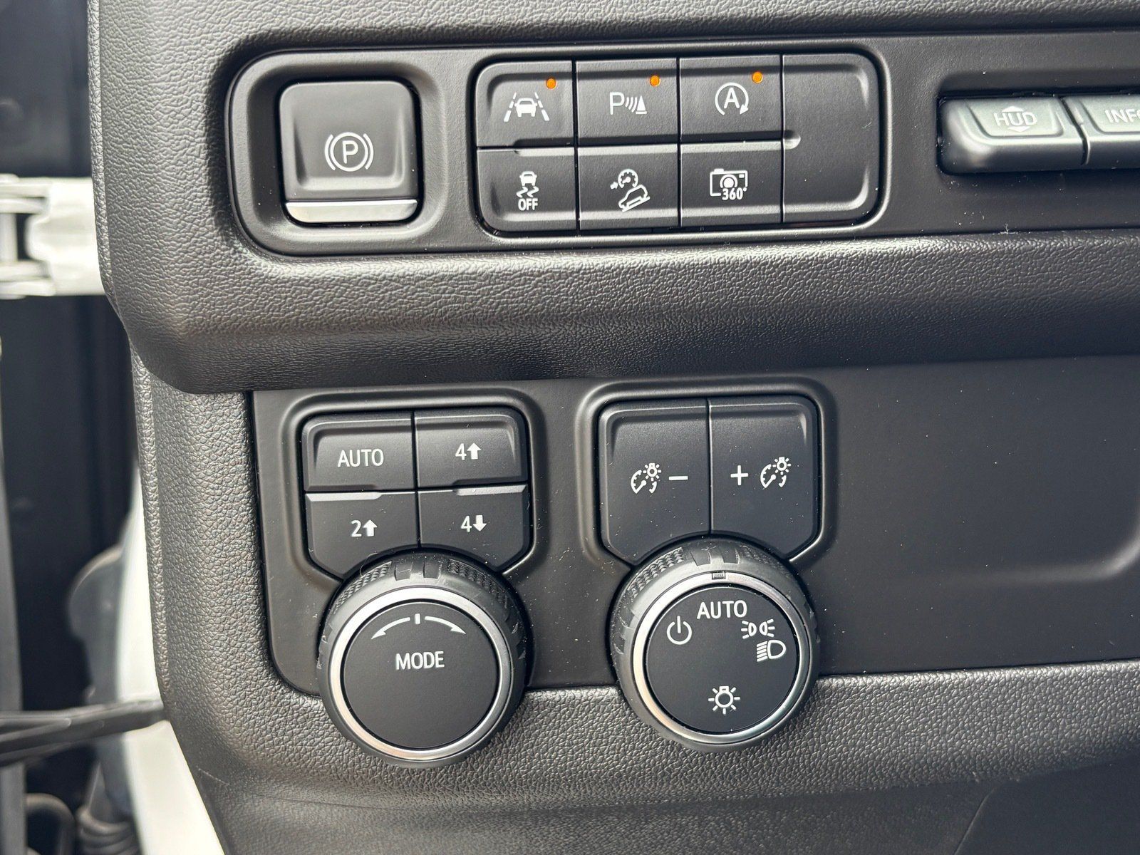 Used 2023 Chevrolet Tahoe High Country w/ Premium Package 2 AWD/4WD image 25