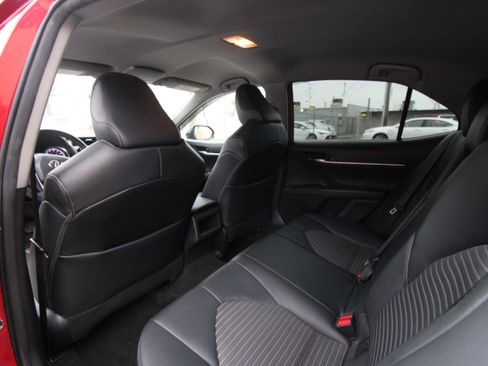 Used 2020 Toyota Camry SE image 44