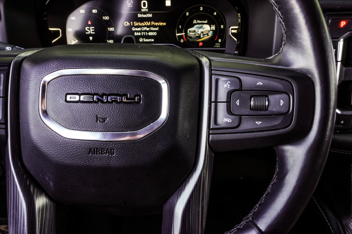 Used 2023 GMC Yukon Denali Ultimate AWD/4WD image 32