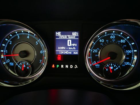 Used 2015 Chrysler Town & Country Touring w/ Driver Convenience Group FWD image 21