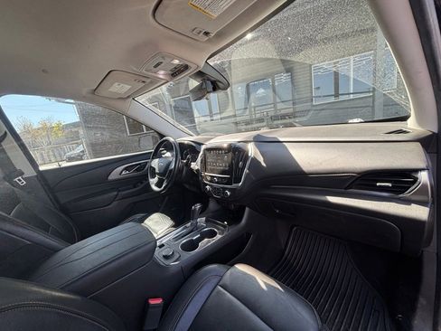 Used 2019 Chevrolet Traverse LT w/ LT Premium Package AWD/4WD image 22