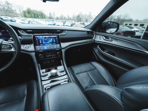 Used 2024 Jeep Grand Cherokee Overland w/ Advanced Protech Group III image 40