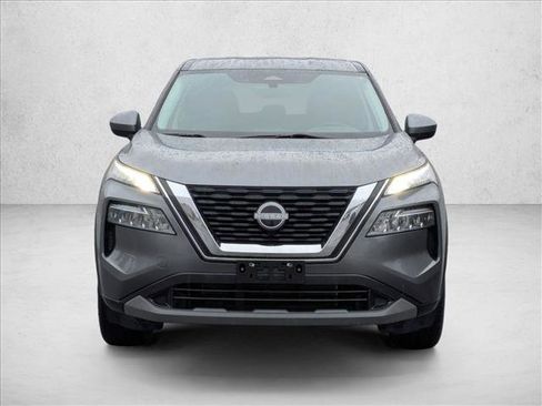 Used 2023 Nissan Rogue SV image 2