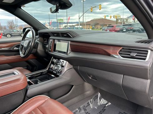 Used 2023 GMC Yukon XL Denali Ultimate image 30