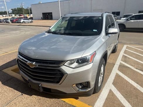 Used 2019 Chevrolet Traverse LT FWD image 3