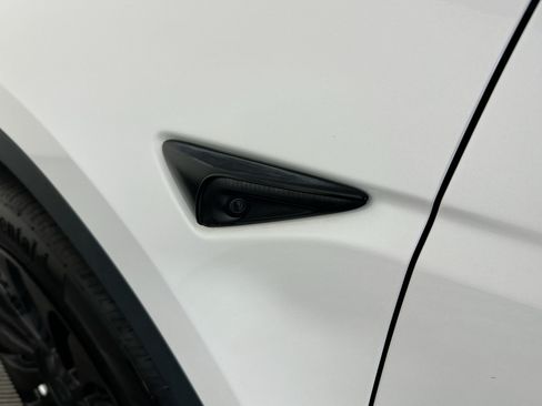 Used 2023 Tesla Model Y Long Range AWD/4WD image 16