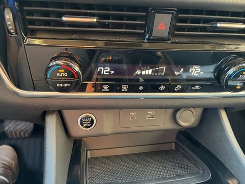 Certified 2022 Nissan Rogue SV image 16