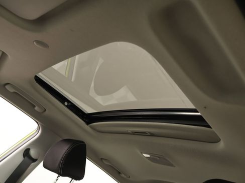 Used 2024 Hyundai Venue SEL FWD image 14