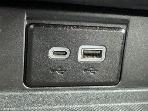 Used 2023 Chevrolet Suburban Premier image 28