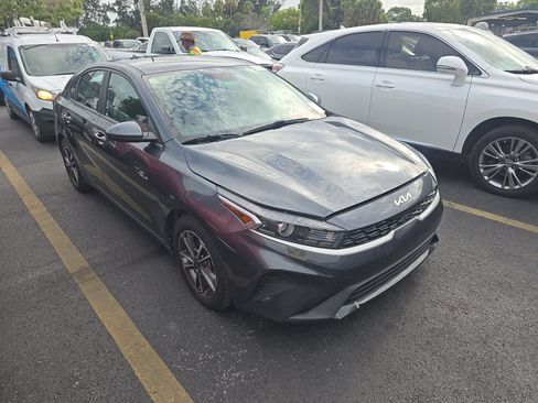 Used 2022 Kia Forte LXS FWD image 4