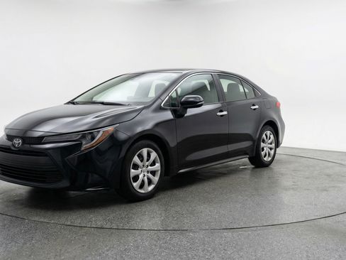 Used 2025 Toyota Corolla LE FWD image 3