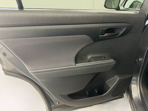 Used 2024 Toyota Highlander LE image 27