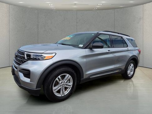 Used 2021 Ford Explorer XLT RWD image 9