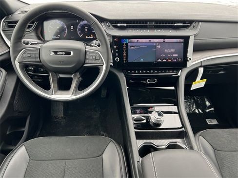 New 2026 Jeep Grand Cherokee Altitude image 3