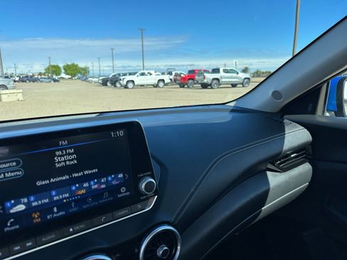 Used 2025 Nissan Sentra SV image 34