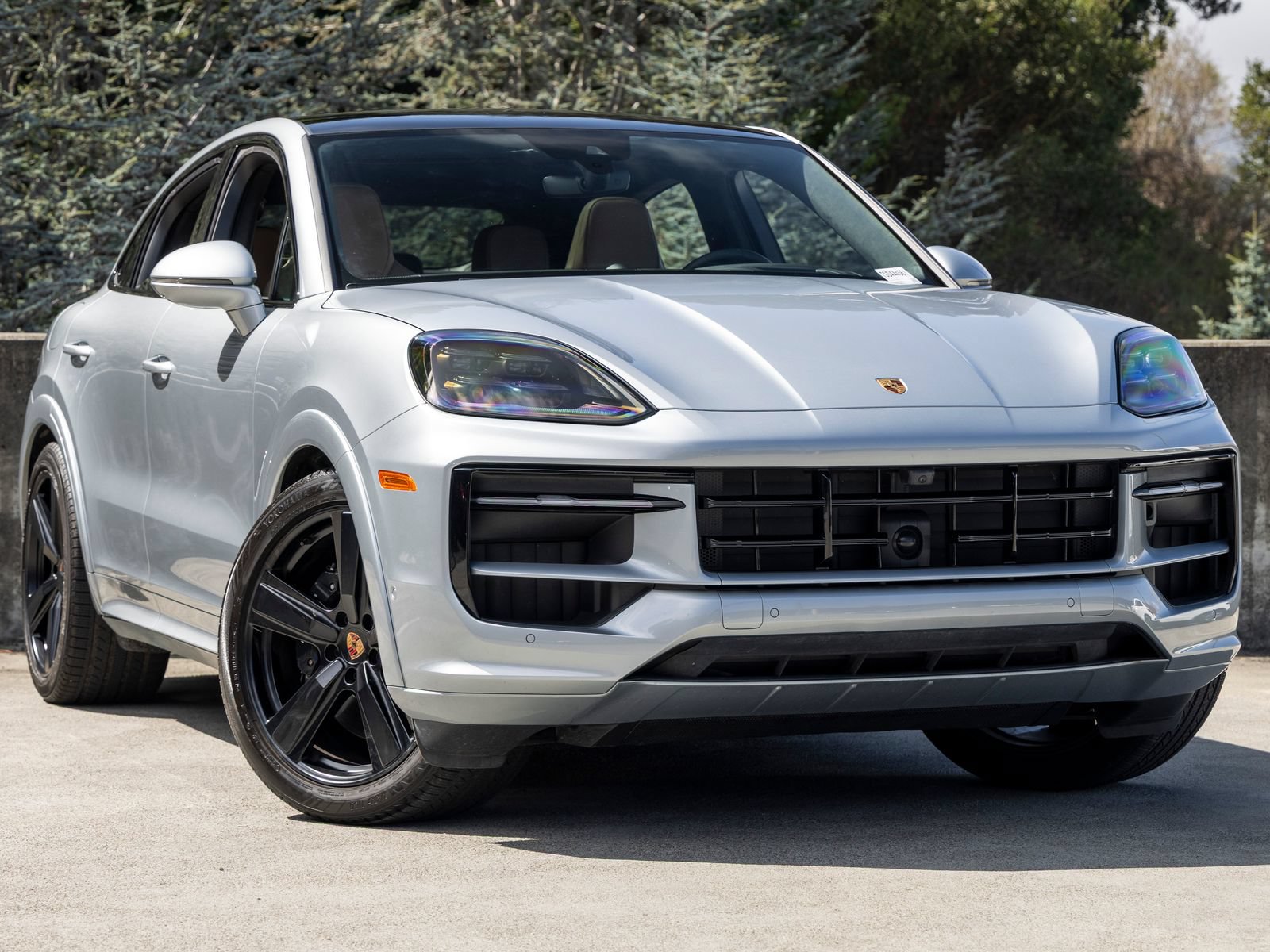 Certified 2025 Porsche Cayenne GTS AWD/4WD image 6