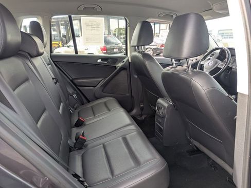 Used 2016 Volkswagen Tiguan S image 32