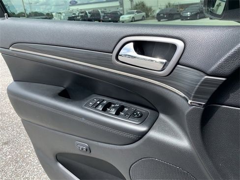Used 2019 Jeep Grand Cherokee Limited X image 21