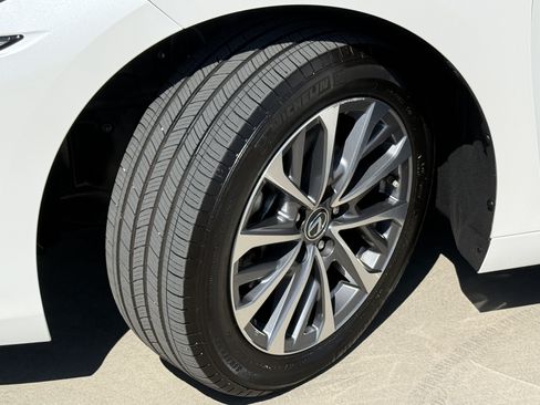 Certified 2025 Lexus ES 350 FWD image 16