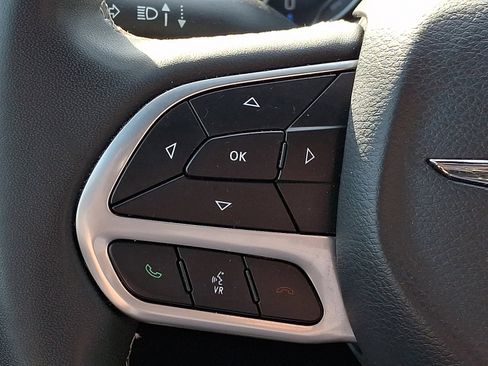 Used 2025 Chrysler Pacifica Select FWD image 22