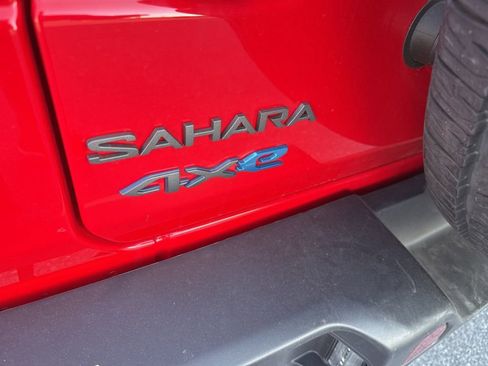 Used 2025 Jeep Wrangler Unlimited Sahara w/ Safety Group image 9