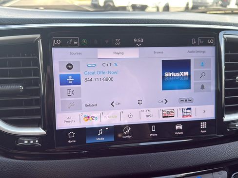 Used 2025 Chrysler Pacifica Select FWD image 23