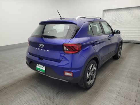 Used 2024 Hyundai Venue SEL image 9