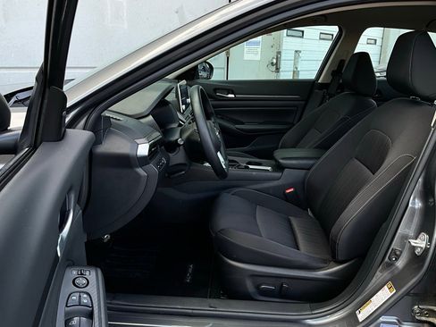 Used 2025 Nissan Altima 2.5 SV image 10