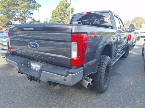 Used 2017 Ford F250 XLT w/ XLT Premium Package image 4