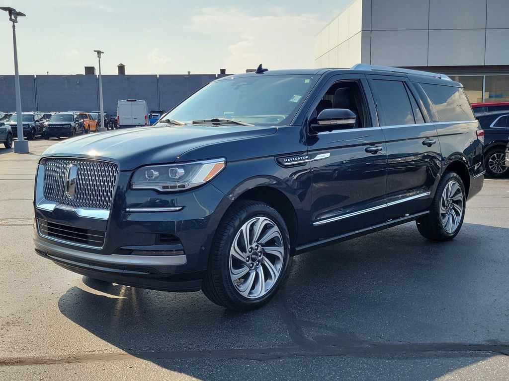 Certified 2022 Lincoln Navigator L Reserve AWD/4WD image 8