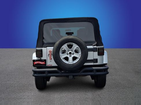 Used 2007 Jeep Wrangler Unlimited Sahara w/ Dual Top Group AWD/4WD image 5