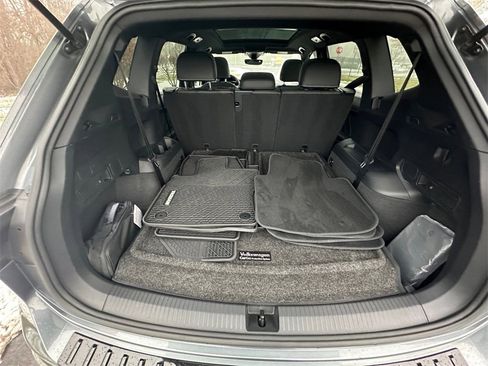 Used 2023 Volkswagen Tiguan SE R-Line image 30