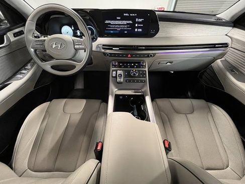 Used 2023 Hyundai Palisade Calligraphy image 17
