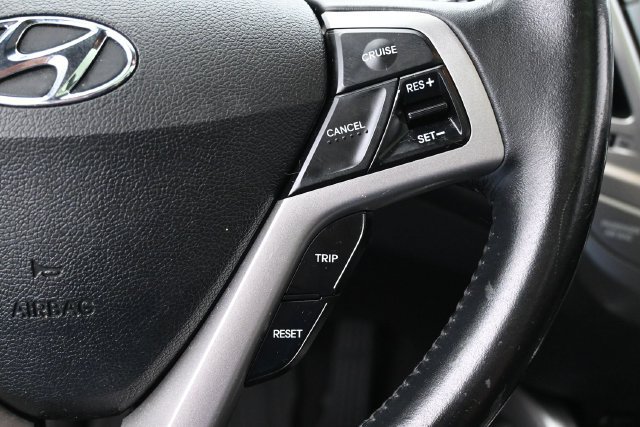 Used 2017 Hyundai Veloster Value Edition FWD image 17