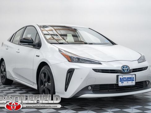 Certified 2021 Toyota Prius FWD image 1