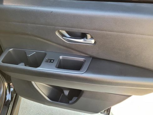 Used 2022 Nissan Pathfinder S FWD image 11