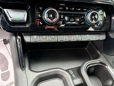 Used 2024 GMC Sierra 3500 AT4 w/ AT4 Premium Plus Package image 18