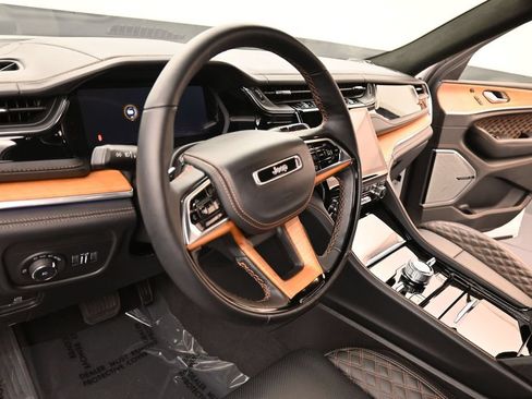 Used 2025 Jeep Grand Cherokee L Summit AWD/4WD image 17
