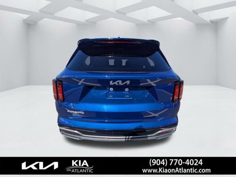 Used 2023 Kia Sorento S w/ Panoramic Sunroof Package image 4