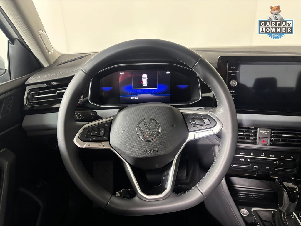 Used 2026 Volkswagen Jetta SE FWD image 16