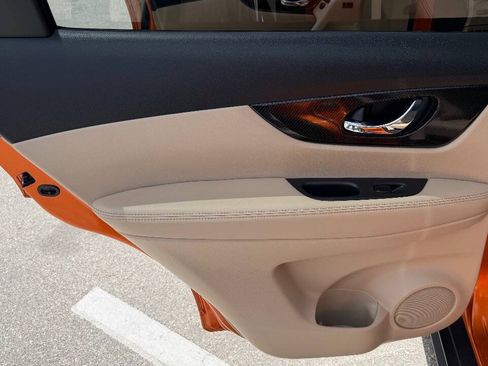Used 2018 Nissan Rogue SL FWD image 16