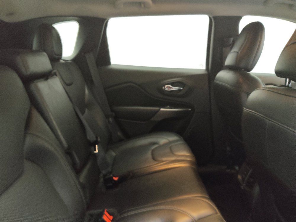 Used 2019 Jeep Cherokee Limited w/ Technology Group FWD image 19