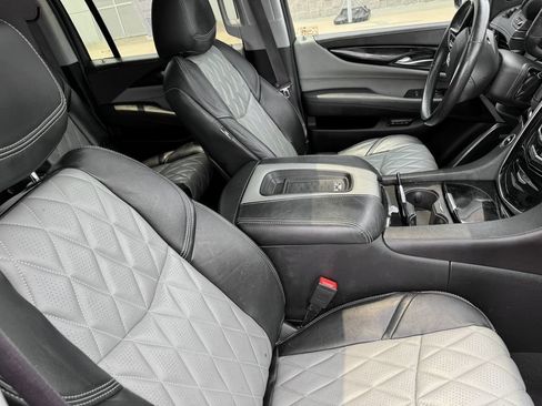 Used 2017 Cadillac Escalade ESV Premium Luxury AWD/4WD image 32