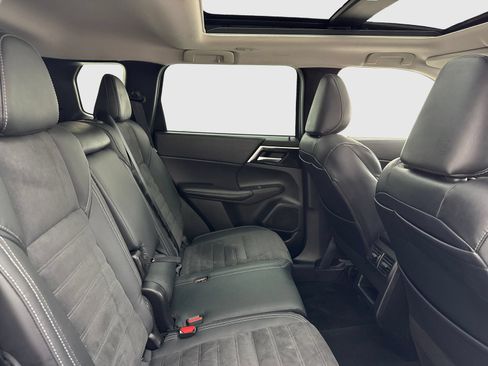 Used 2023 Mitsubishi Outlander SE AWD/4WD image 46