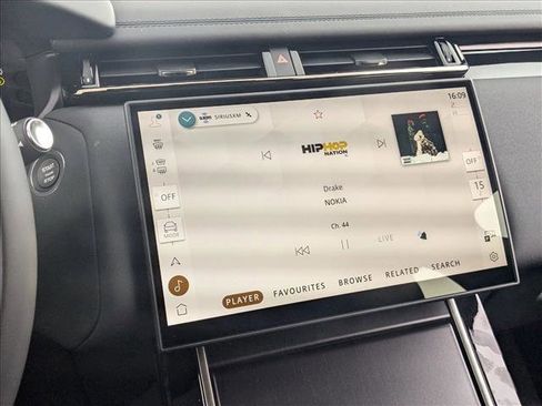 New 2026 Land Rover Range Rover Velar Dynamic SE image 11