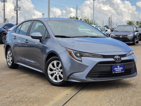 Used 2026 Toyota Corolla LE FWD image 2